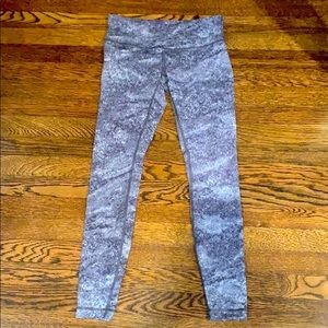 Lululemon leggings in great condition - 28” inseam